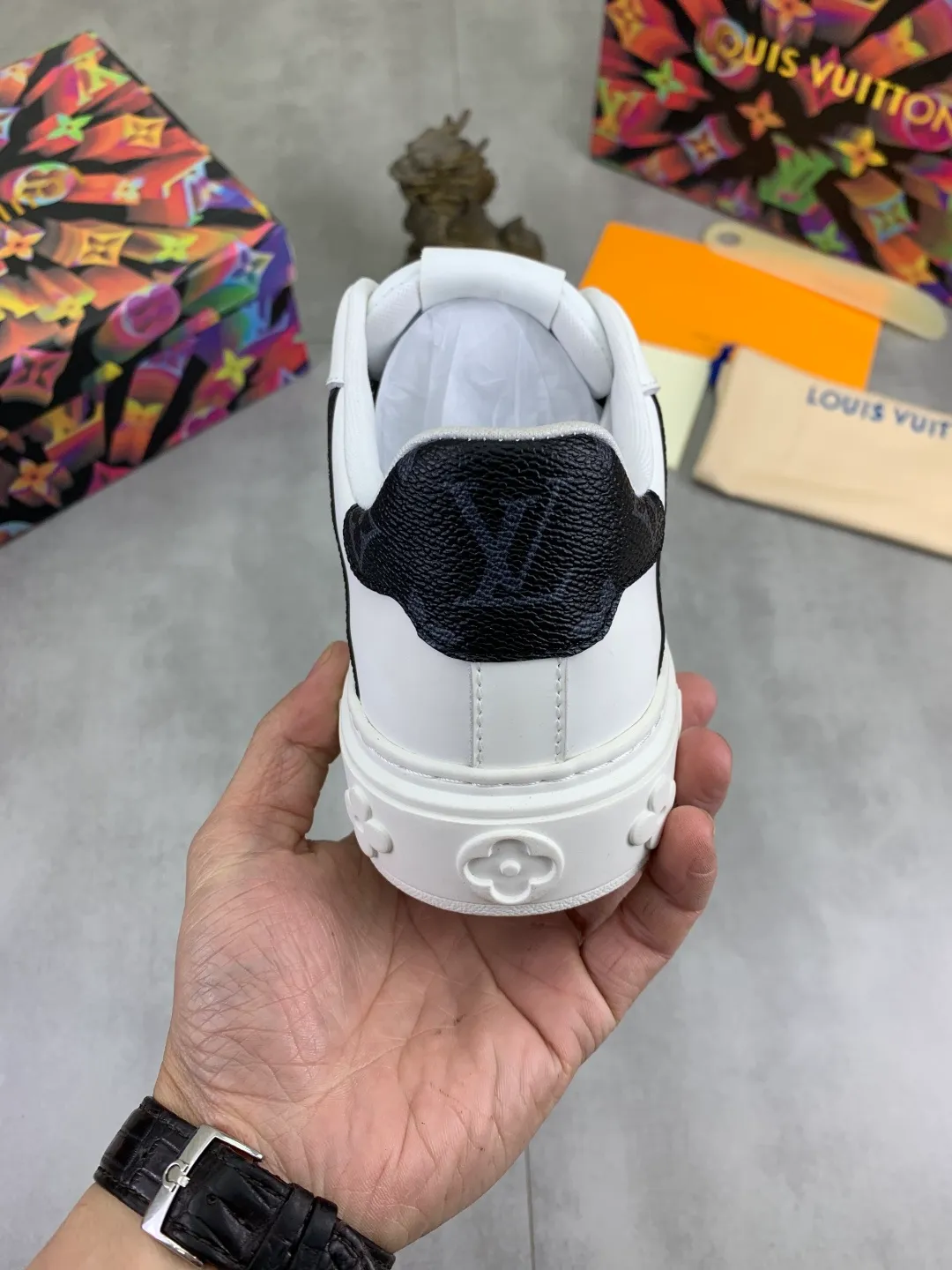 Men's men's shoes P520💰【New style】🆘High quality cowhide【Louis Vuitton】LV official website's latest model🎁casual and fashionable men's shoes👟hot style💥simple and elegant style, exclusive for trendy men. Unique official website's latest brand elements👑original decoration, fashionable and generous, the fabric is made of original denim➕comfortable and breathable mesh lining➕cow leather feet ✅The official website specifies wear-resistant casual outsole, the classic model is taken in real life🎬Color: 4️⃣colors available😍Number of codes: 38-44 Full set of packaging